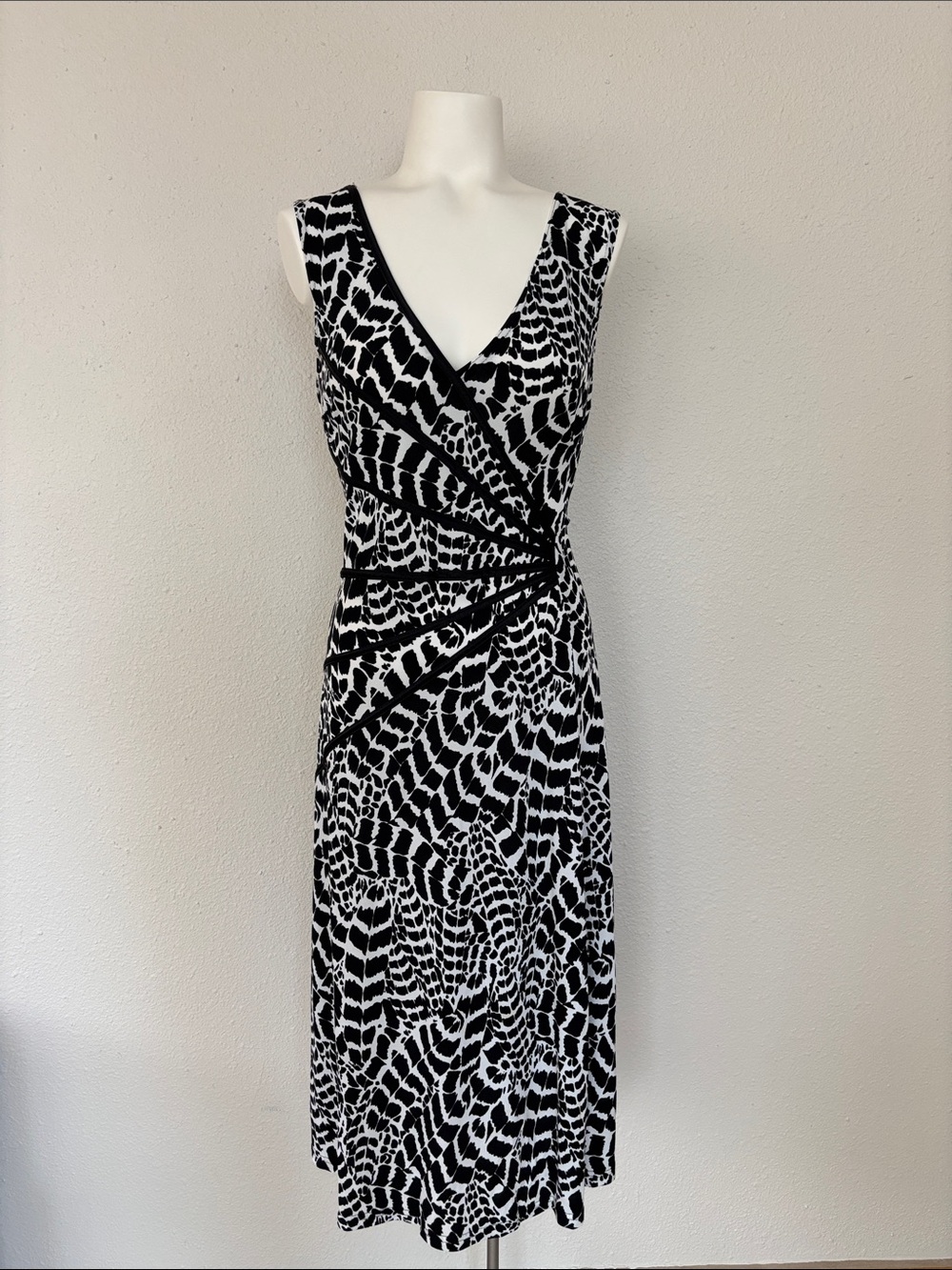 FINAL! connected apparel Black & White Sleeveless Midi Dress
